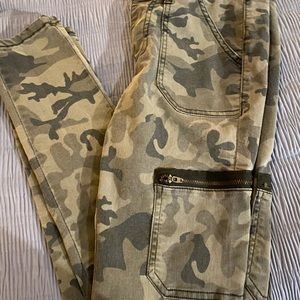 Gianni Bini Camo Cargo Pants